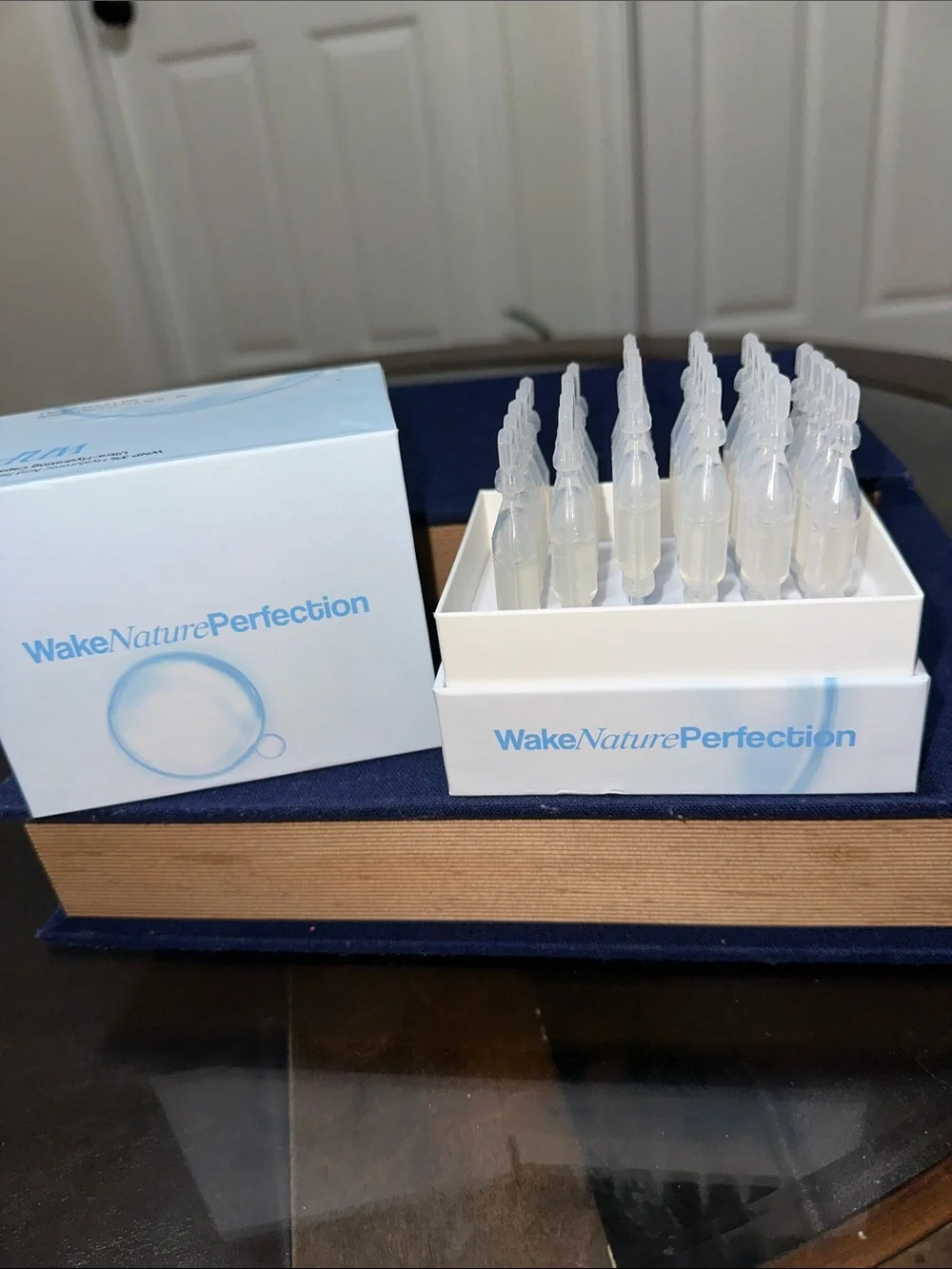Wake Nature Perfection 3% Hyaluronic Acid Serum - White & Blue